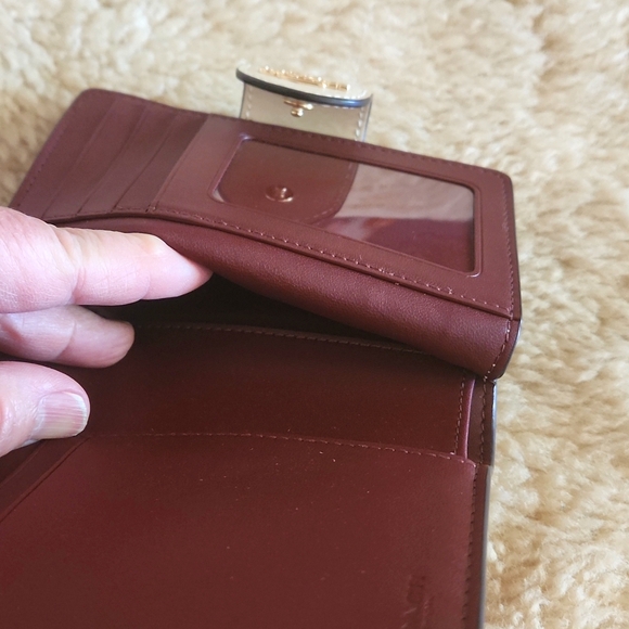 Beautiful NWOT Coach Signature Brown Evergreen Floral Bi-Fold Wallet  🩷🤎🎁🌸🤍 - Picture 10 of 16